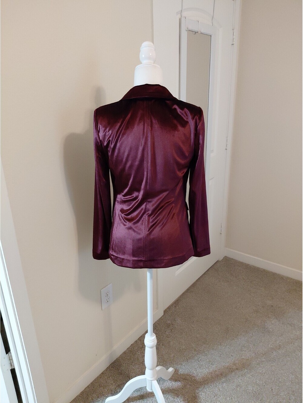White House Black Market One-Button Velvet Blazer Size XS Burgandy EUC - Picture 6 of 8